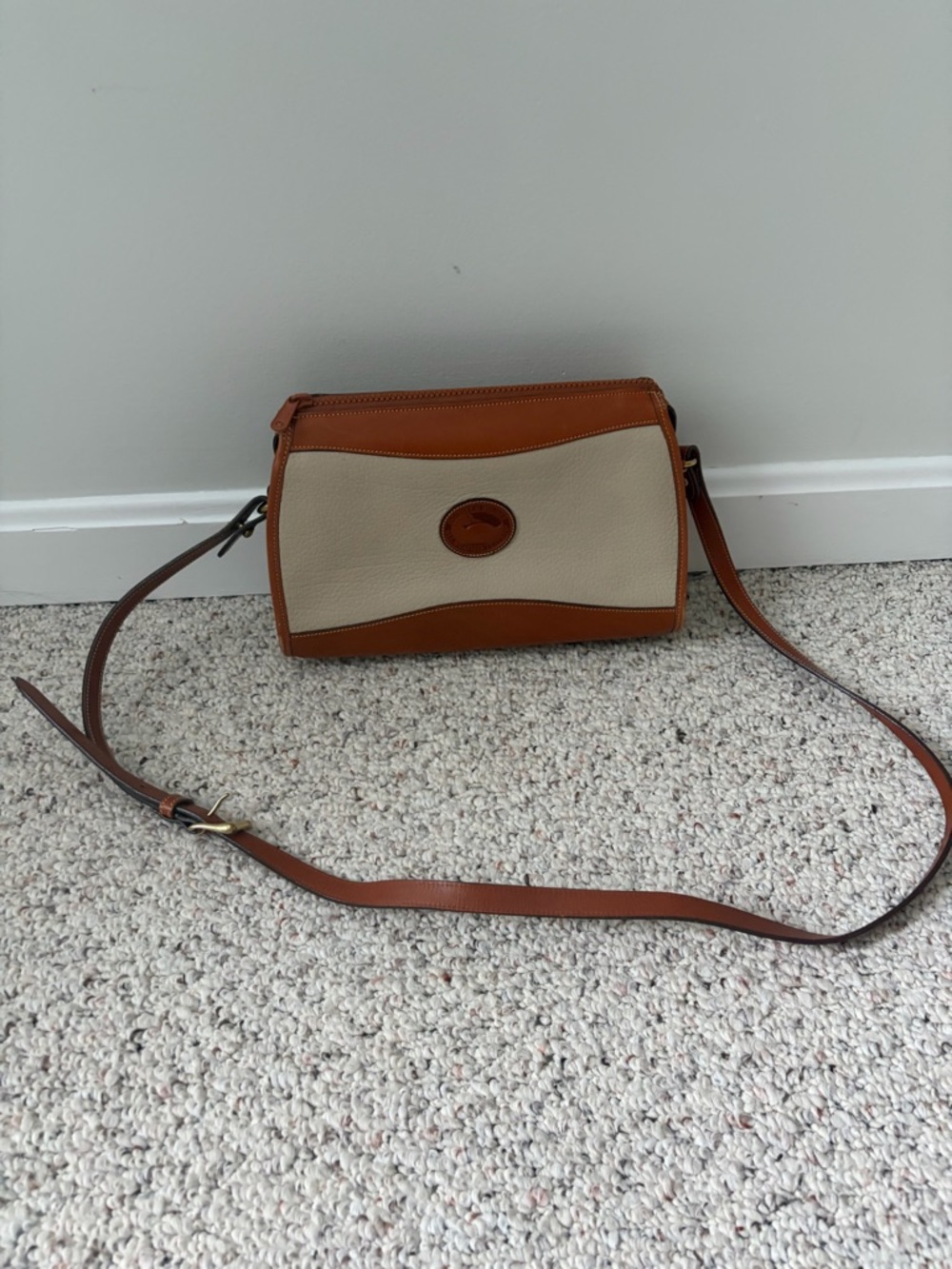 Vintage Dooney & Bourke Tan and Cream Leather Pebble Crossbody